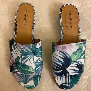 Comfortview - Green, Blue, and White Sandal NWOT